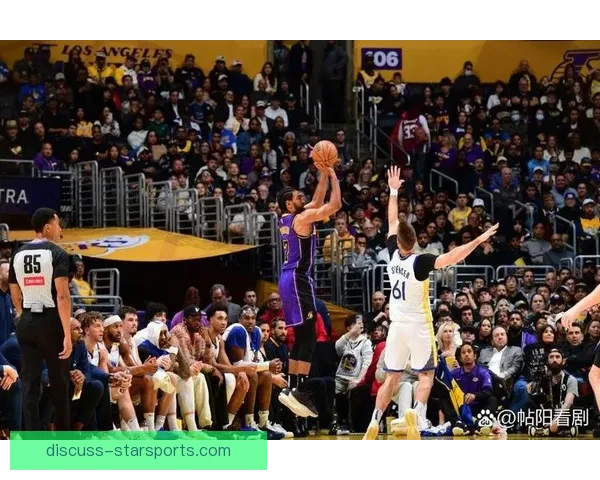 詹姆斯关键三分助湖人逆转勇士夺得季前赛胜利