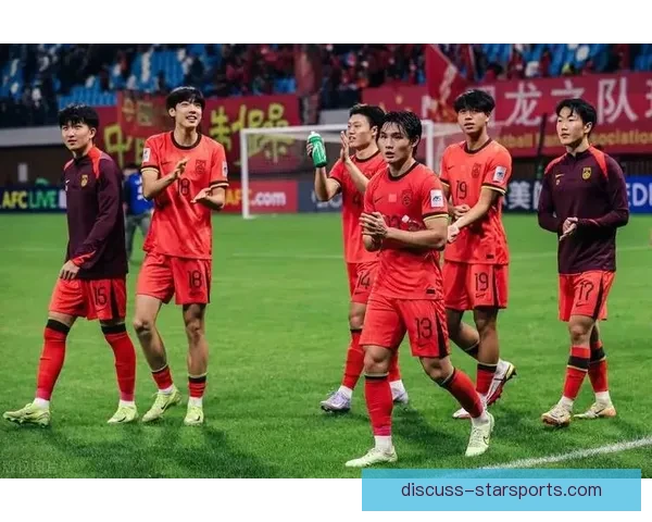 中国足球新策略：年轻球员崭露头角，国家队未来布局引热议